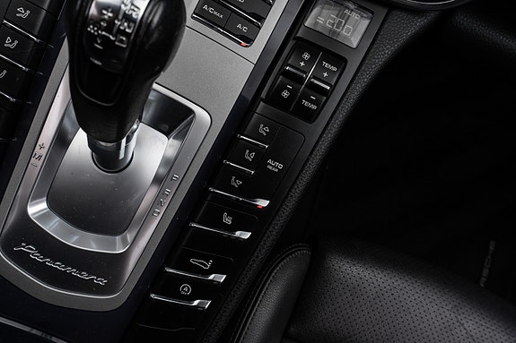 Porsche Panamera 24 of 30