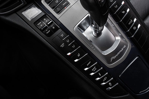 Porsche Panamera 23 of 30