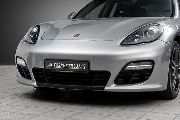 Porsche Panamera 2 of 30