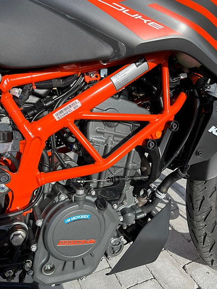 KTM Duke 125 - 2023 mod – Strøken og meget velholdt – Leo Vince – 10.000 km 12 of 17