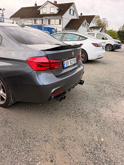 BMW 330e 4 of 11