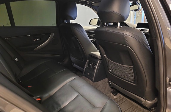 BMW 330e 9 of 11