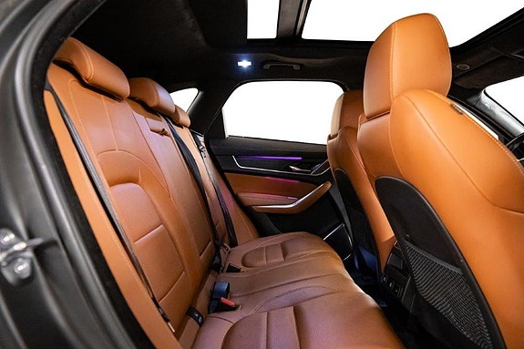 Jaguar F-PACE 18 of 30