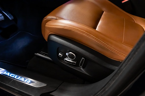 Jaguar F-PACE 15 of 30
