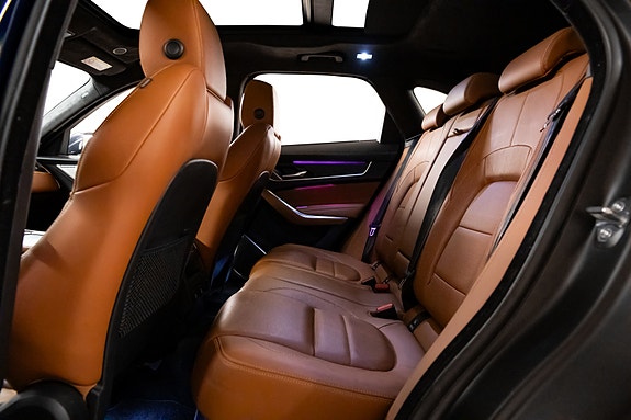 Jaguar F-PACE 5 of 30