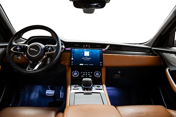 Jaguar F-PACE 4 of 30