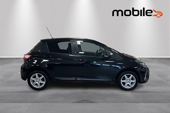 Toyota Yaris 2 of 24