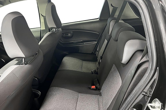 Toyota Yaris 7 of 24