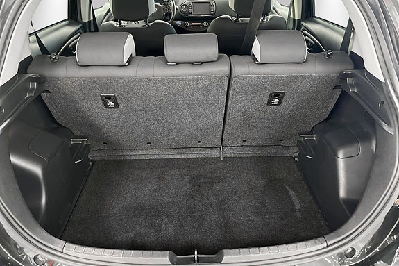 Toyota Yaris 5 of 24