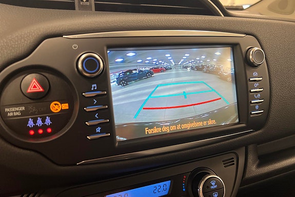 Toyota Yaris 11 of 24