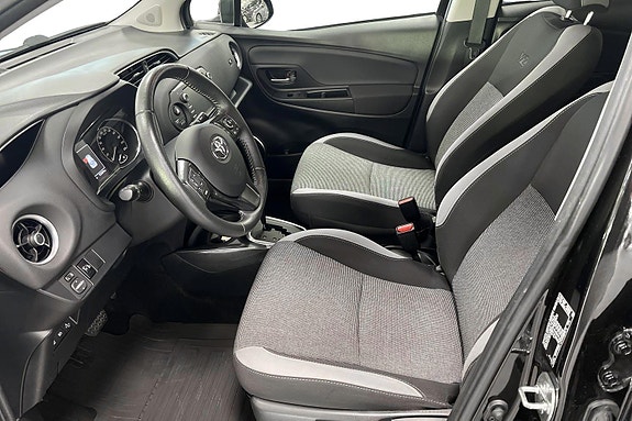Toyota Yaris 8 of 24