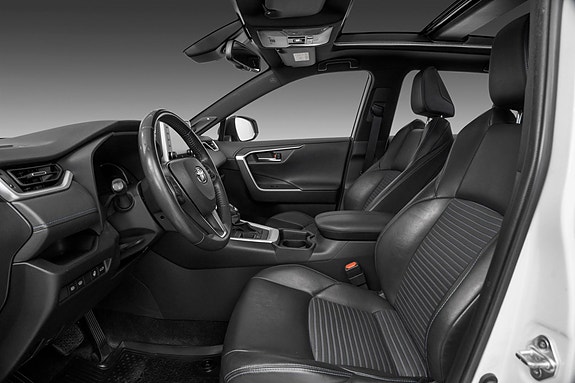 Toyota RAV4 10 of 27
