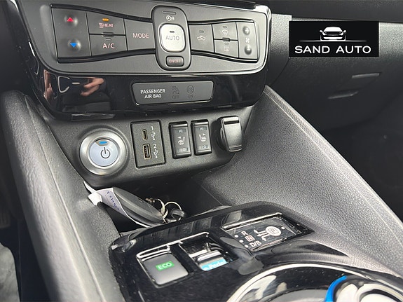 Nissan Leaf 25 of 30