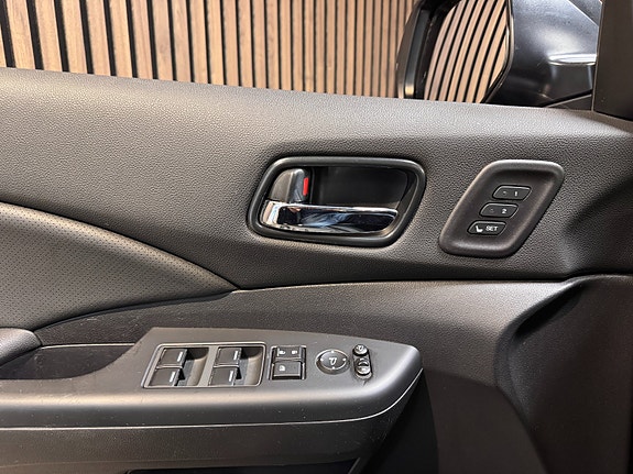 Honda CR-V 15 of 18