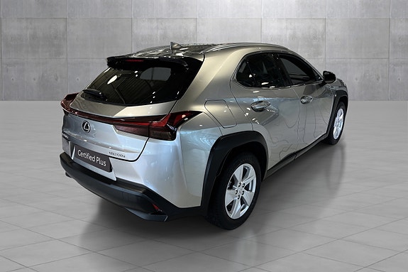 Lexus UX300e 5 of 20