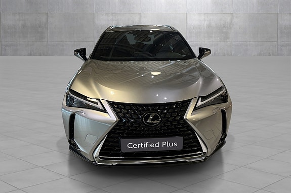 Lexus UX300e 8 of 20