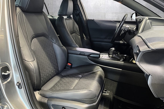 Lexus UX300e 16 of 20