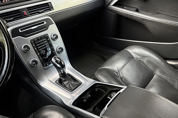 Volvo XC70 14 of 19