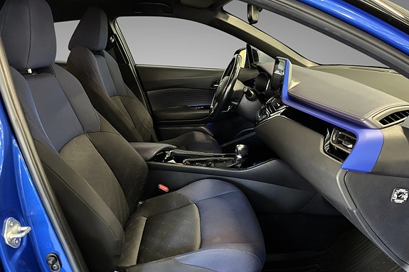 Toyota C-HR 11 of 16