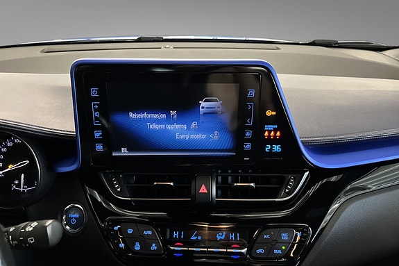 Toyota C-HR 14 of 16