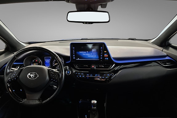 Toyota C-HR 13 of 16