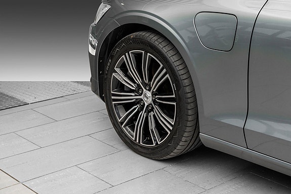 Volvo V60 9 of 28