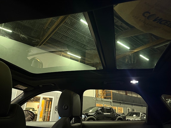 Jaguar F-PACE 13 of 30