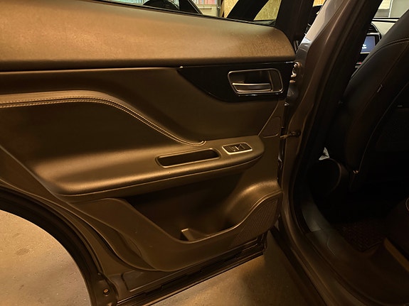 Jaguar F-PACE 11 of 30