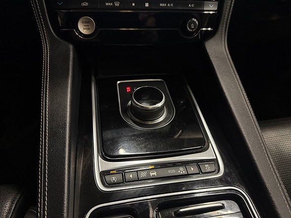 Jaguar F-PACE 18 of 30