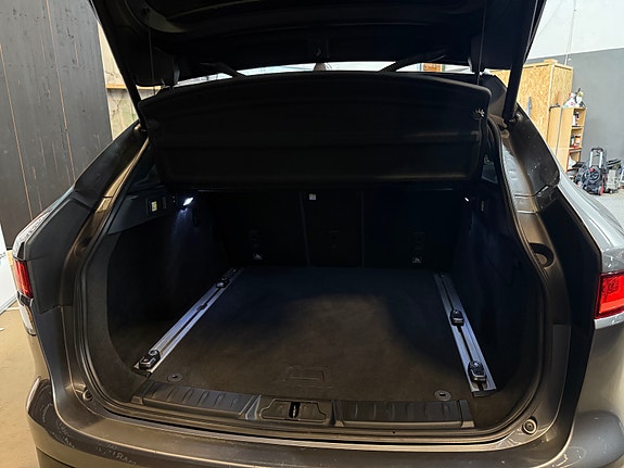 Jaguar F-PACE 29 of 30