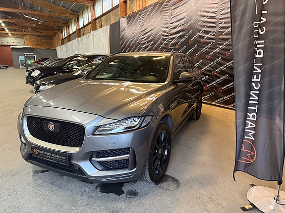 Jaguar F-PACE 4 of 30