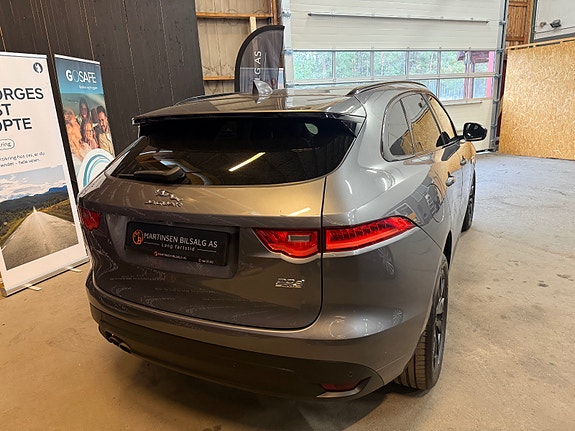 Jaguar F-PACE 5 of 30