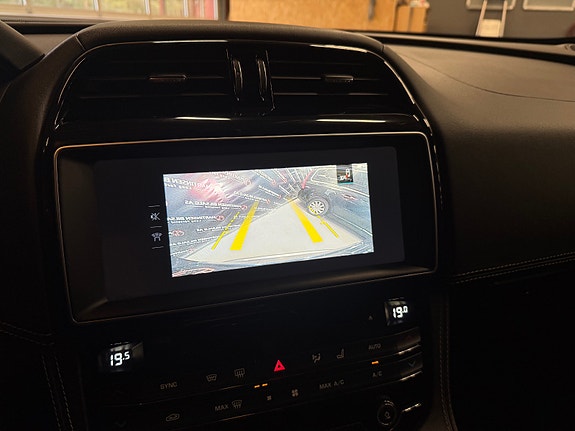 Jaguar F-PACE 17 of 30