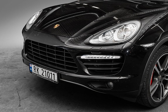 Porsche Cayenne Turbo 4 of 30