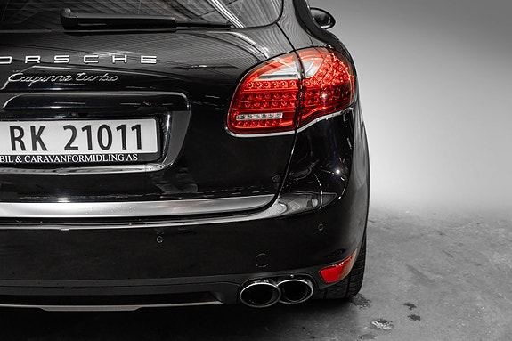 Porsche Cayenne Turbo 10 of 30