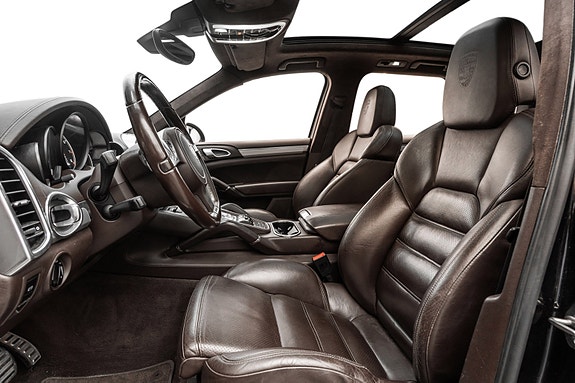 Porsche Cayenne Turbo 13 of 30