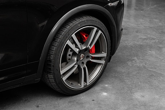 Porsche Cayenne Turbo 12 of 30