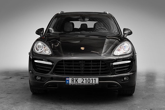 Porsche Cayenne Turbo 5 of 30