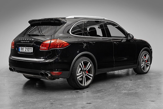Porsche Cayenne Turbo 11 of 30