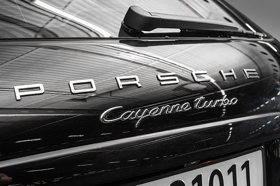 Porsche Cayenne Turbo 8 of 30