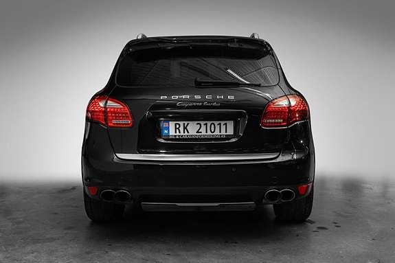 Porsche Cayenne Turbo 6 of 30