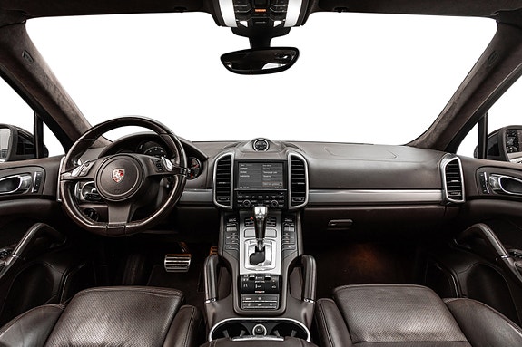 Porsche Cayenne Turbo 23 of 30
