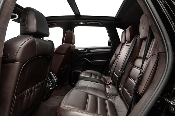 Porsche Cayenne Turbo 21 of 30