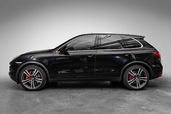 Porsche Cayenne Turbo 2 of 30