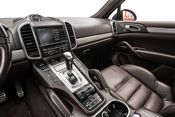 Porsche Cayenne Turbo 14 of 30