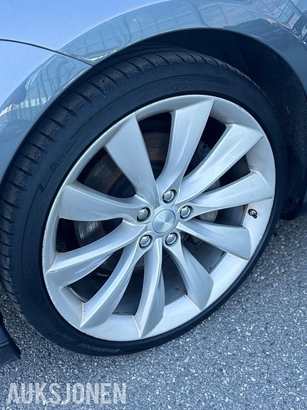 Tesla Model S 28 of 29