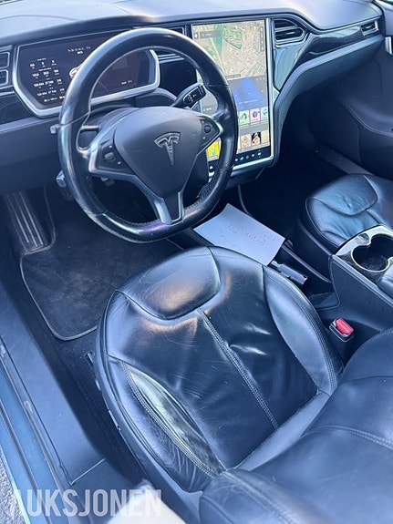 Tesla Model S 22 of 29