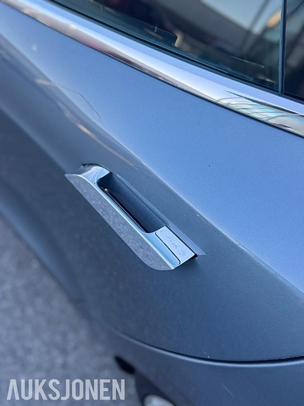 Tesla Model S 18 of 29