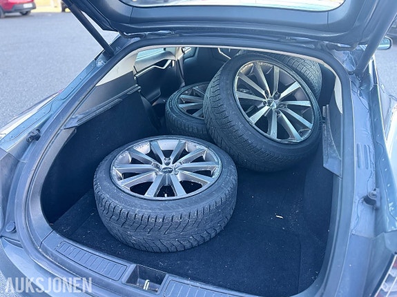 Tesla Model S 16 of 29