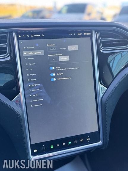 Tesla Model S 25 of 29